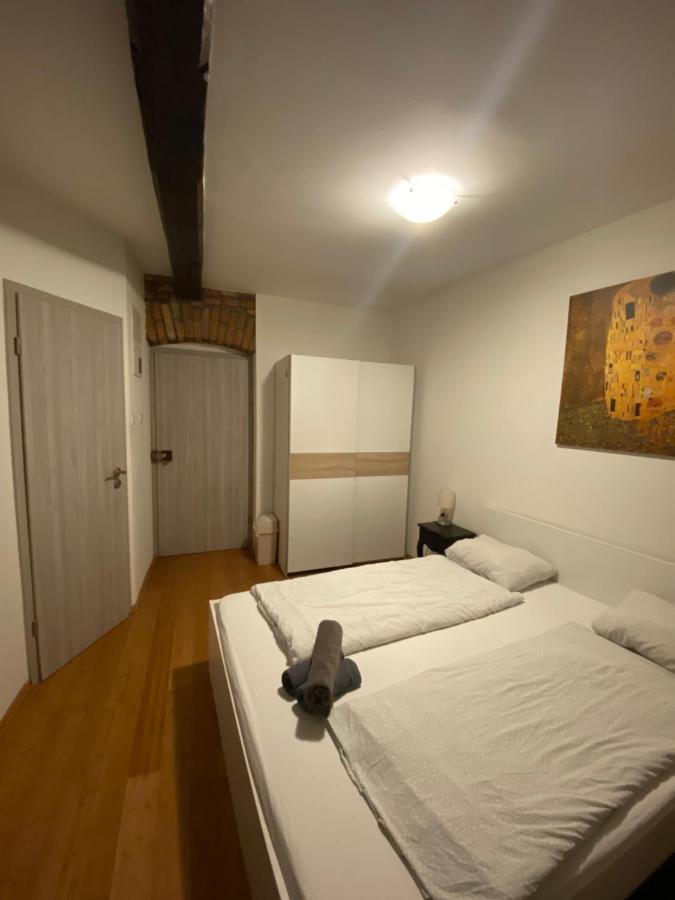 Rooms And Apartments Nokturno ซาเกร็บ ภายนอก รูปภาพ