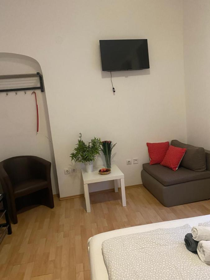 Rooms And Apartments Nokturno ซาเกร็บ ภายนอก รูปภาพ