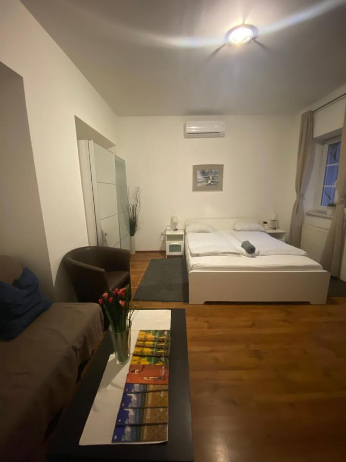 Rooms And Apartments Nokturno ซาเกร็บ ภายนอก รูปภาพ
